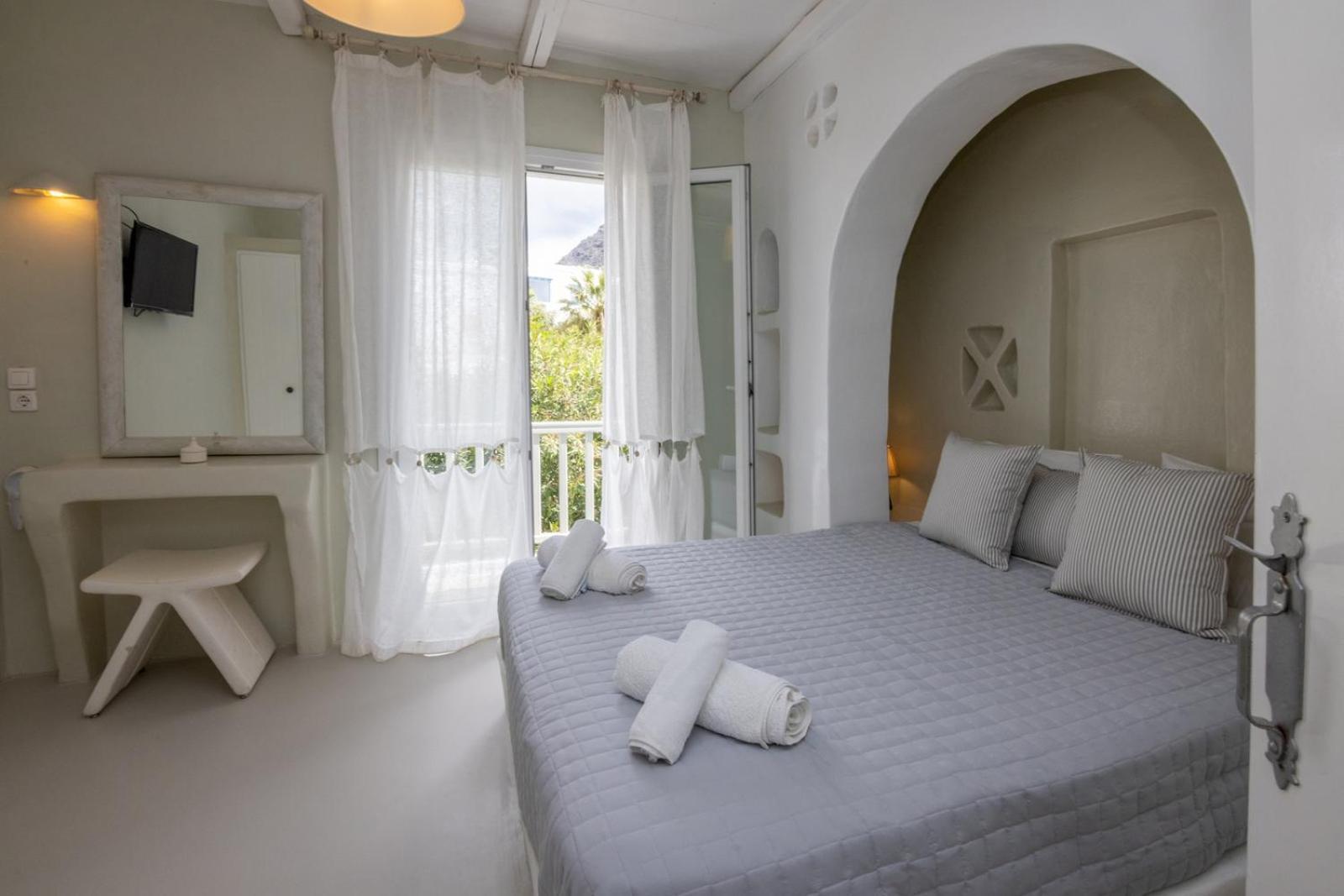 Soulmate'S Suites Tinos Kionia Exterior photo